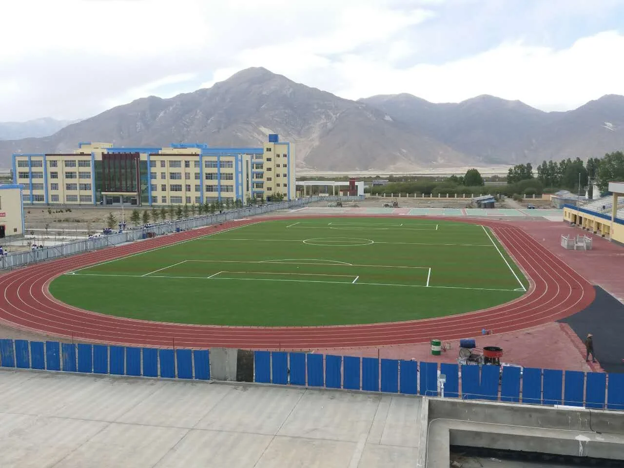 西藏山南市扎囊县第三高级中学运动场工程